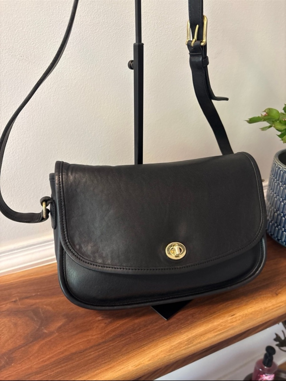Vintage Coach Classic City Bag  9790 Black Leather Crossbody Bag with Turn-Lock